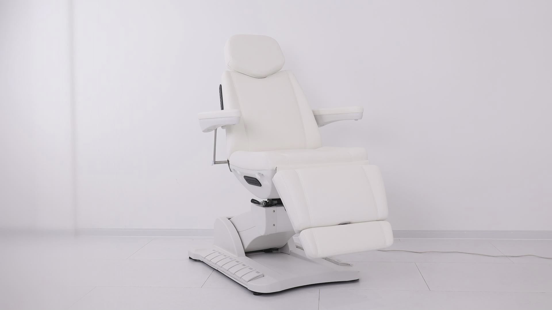 4-Motor Heated Facial Bed with Swivel, Foot Control & One-Touch Reset – Milan Series